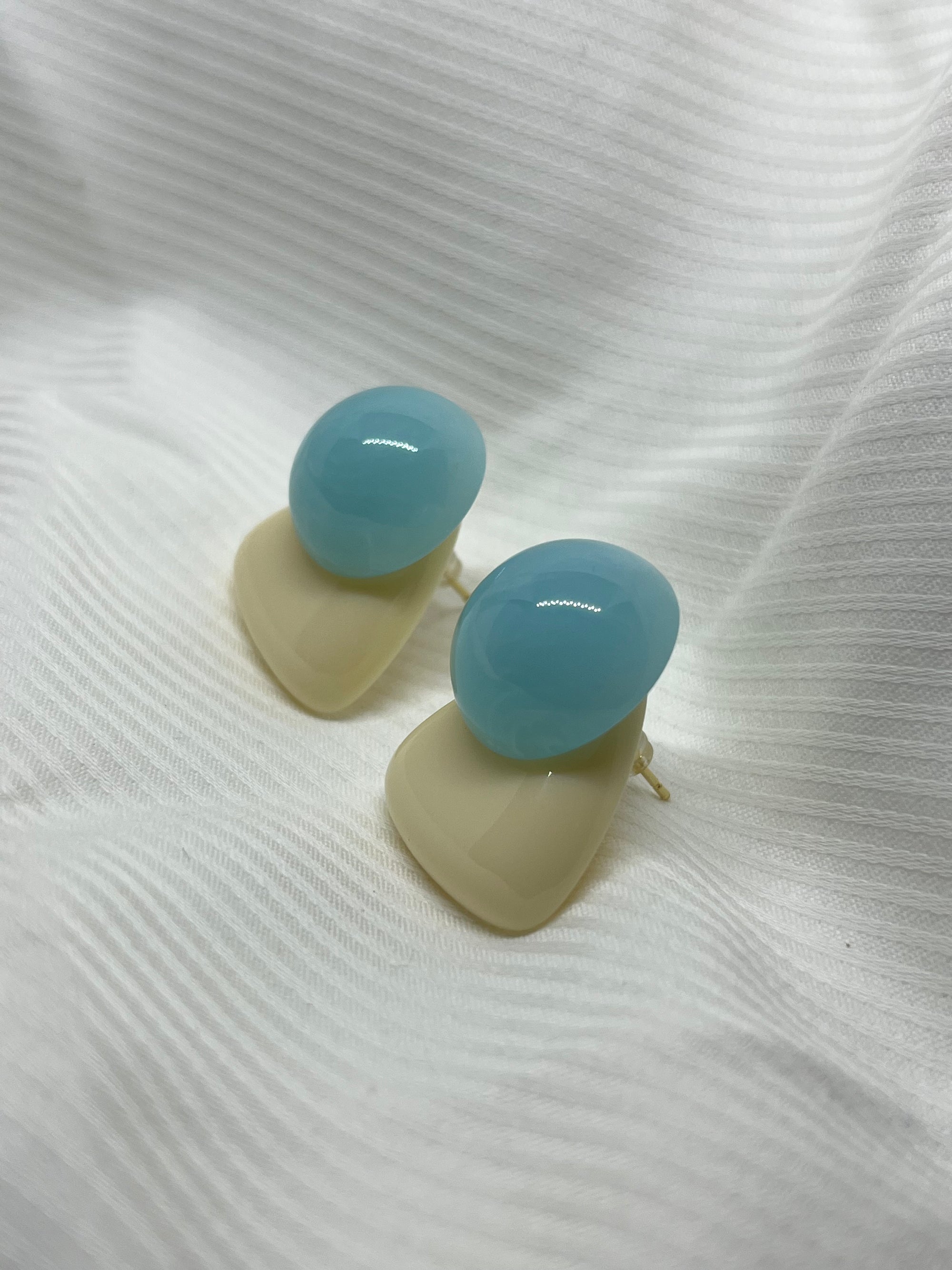 CRINO WHITE BLUE EARRINGS
