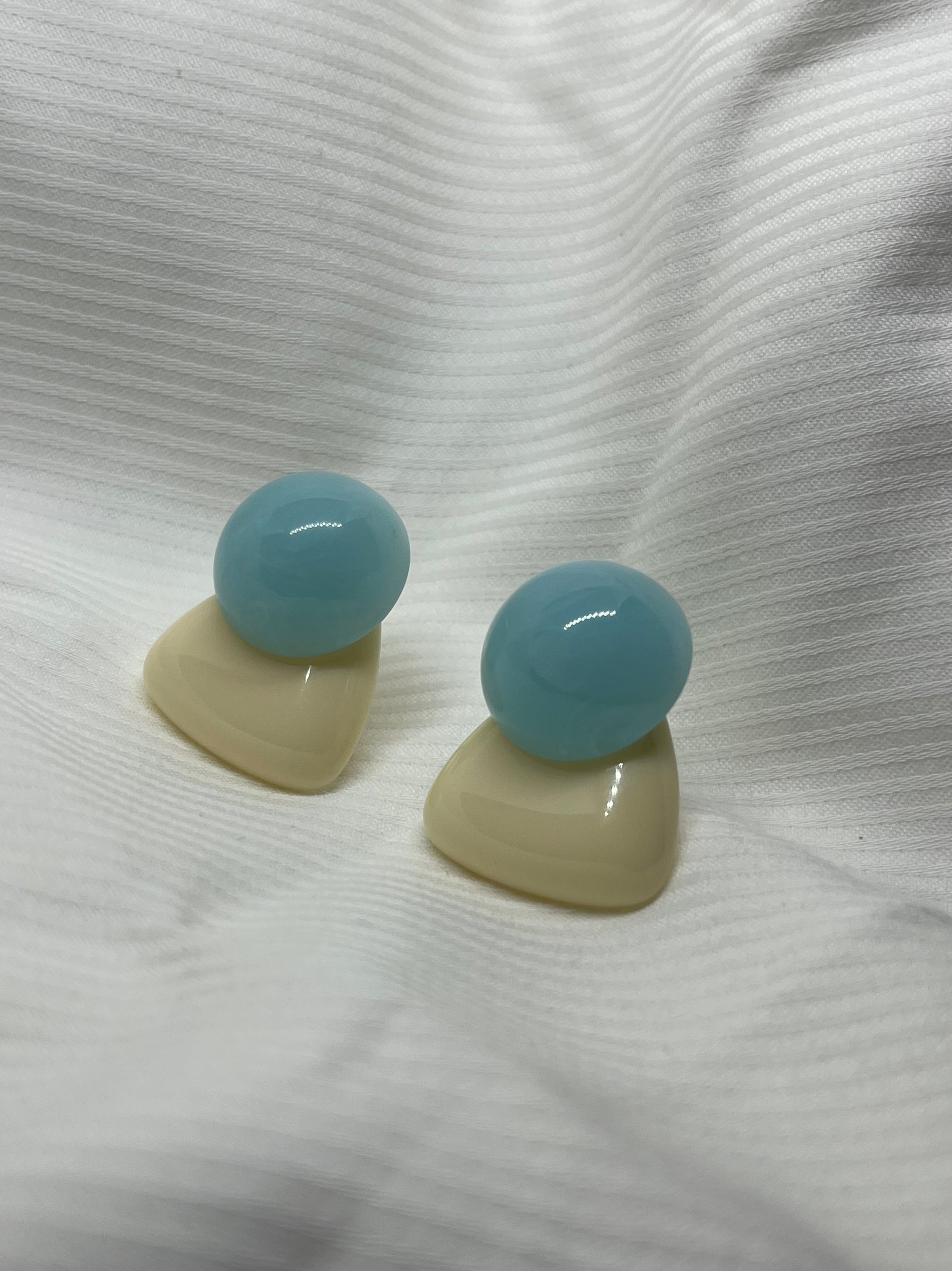CRINO WHITE BLUE EARRINGS