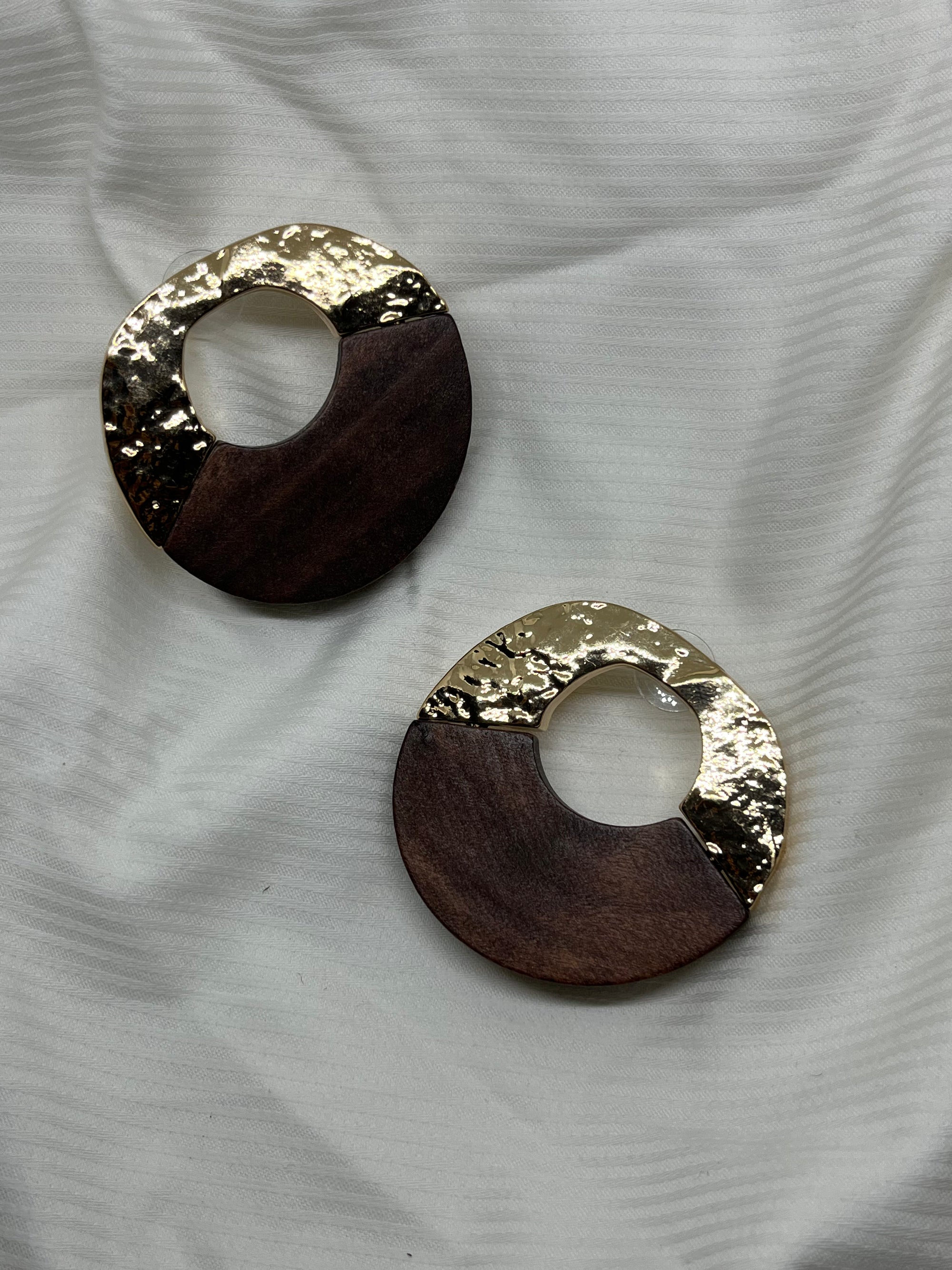 DOROTHEA WOODEN GOLD EARRINGS