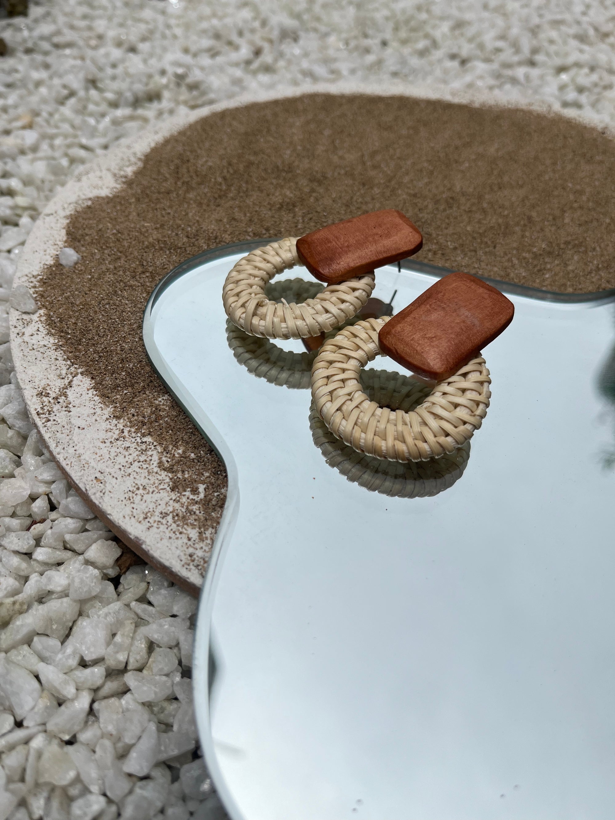 EVI WHITE JUTE EARRINGS
