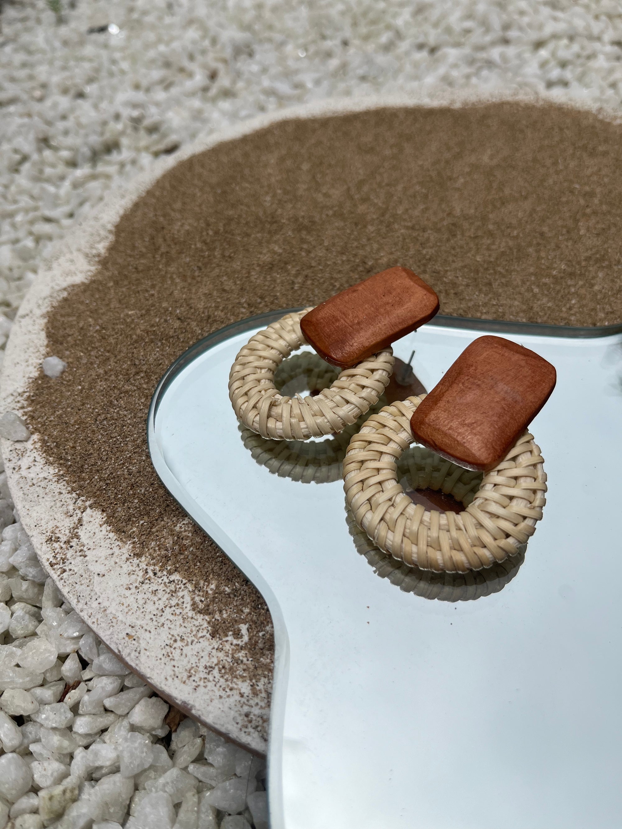 EVI WHITE JUTE EARRINGS