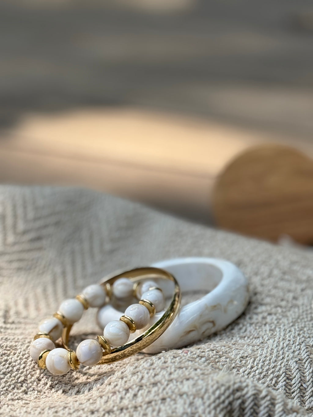 IVORY GLOW STATEMENT BRACELET