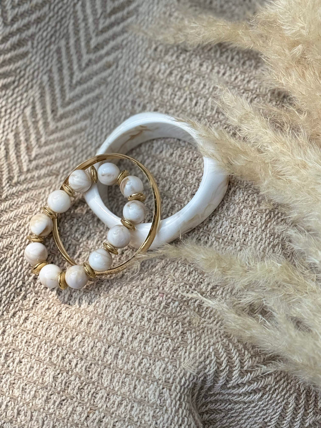 IVORY GLOW STATEMENT BRACELET