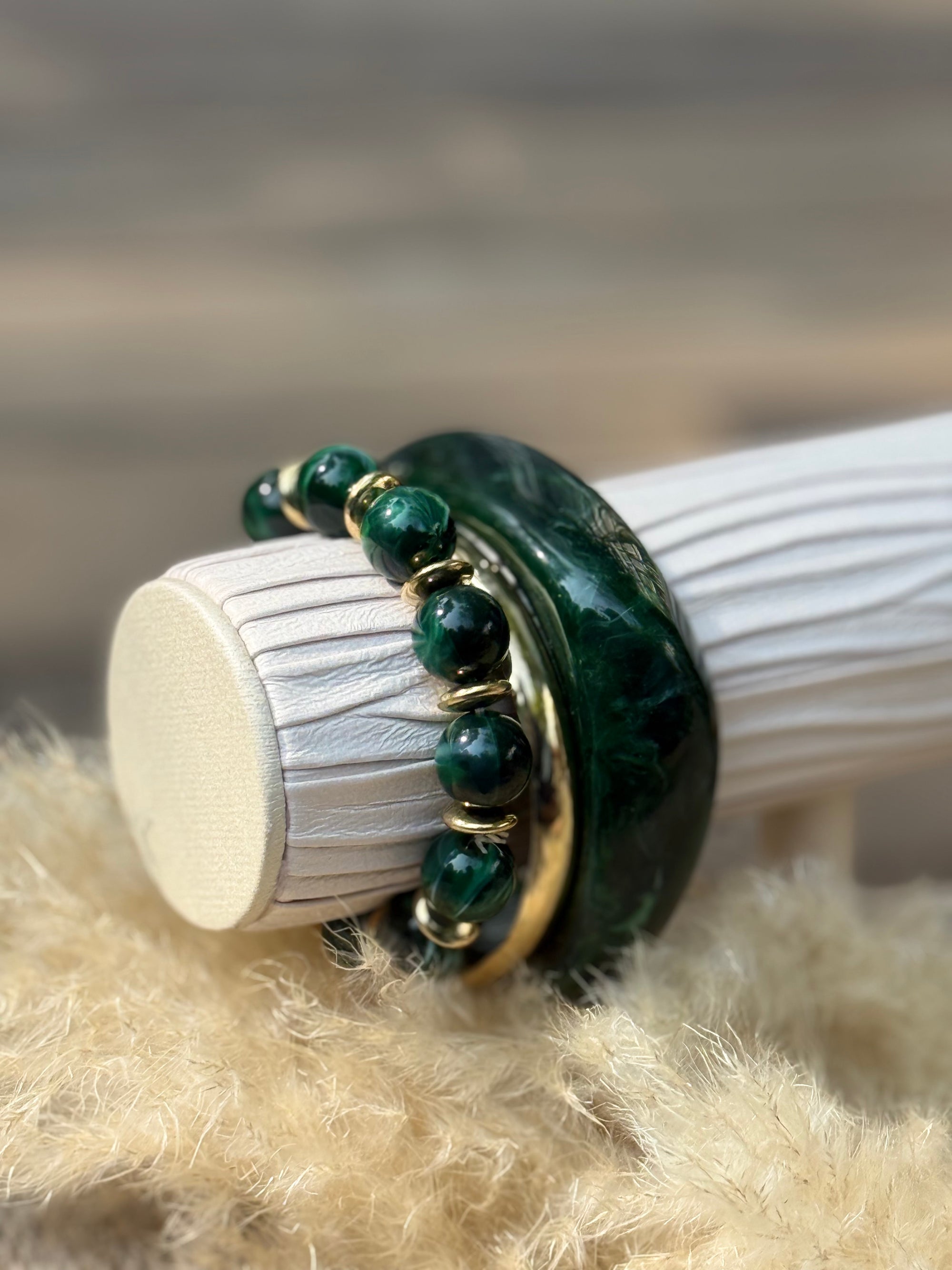 EMERALD GLOW STATEMENT BRACELET