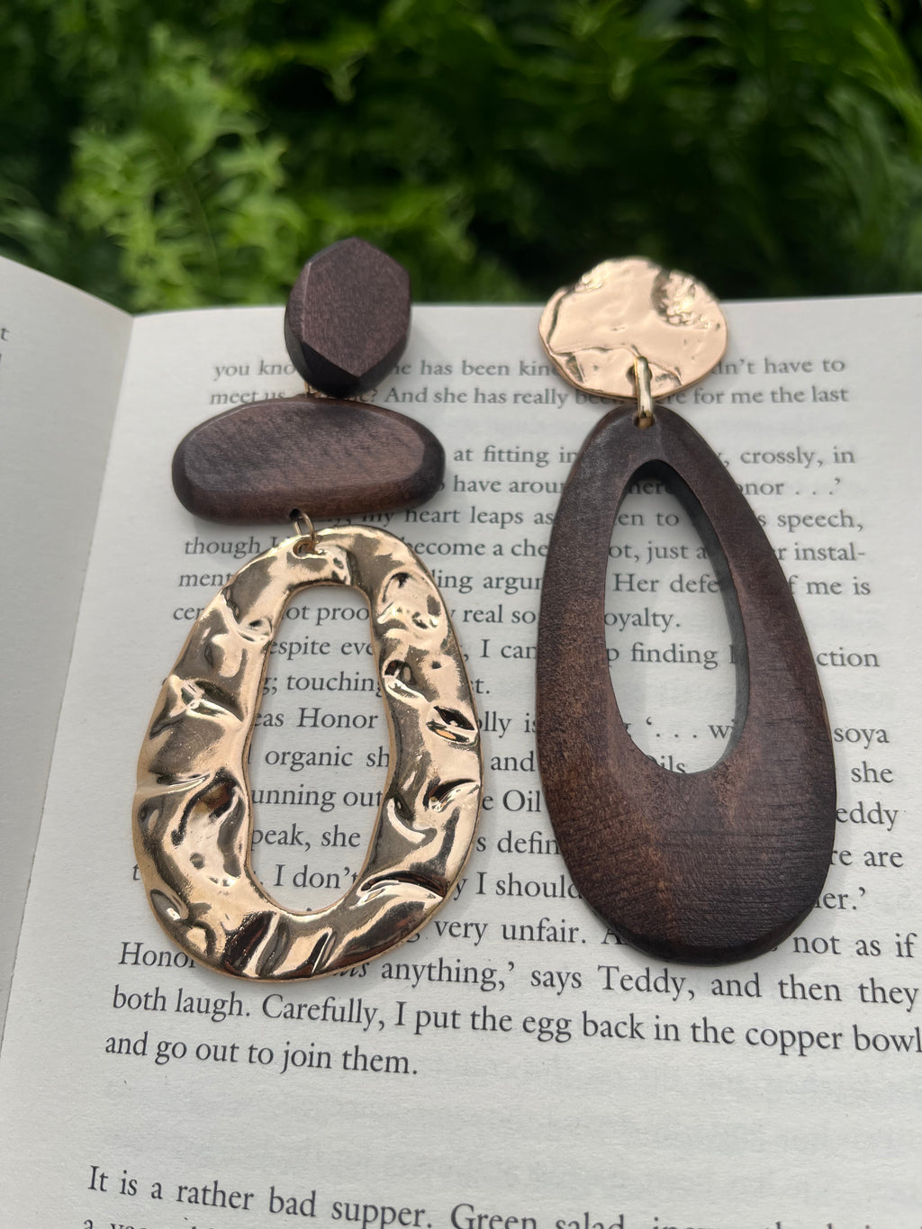 ELEKTRA WOODEN & GOLD EARRINGS