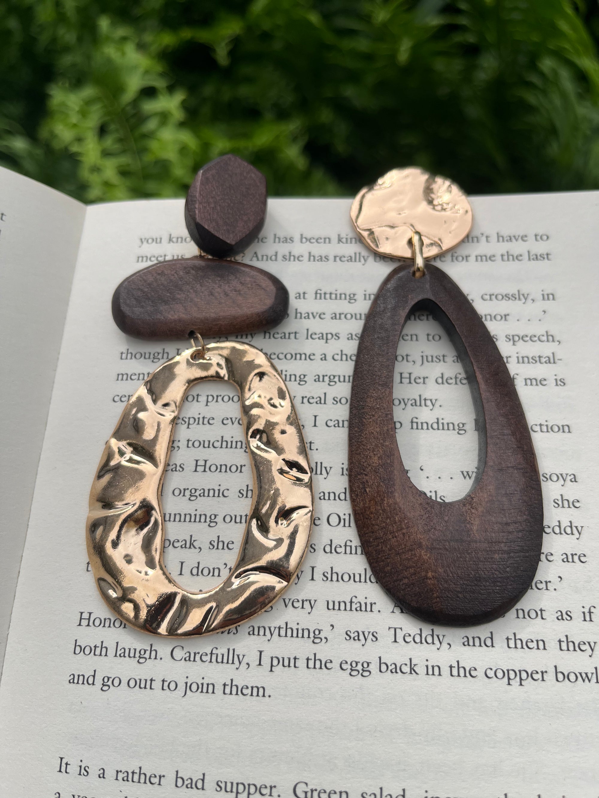 ELEKTRA WOODEN & GOLD EARRINGS