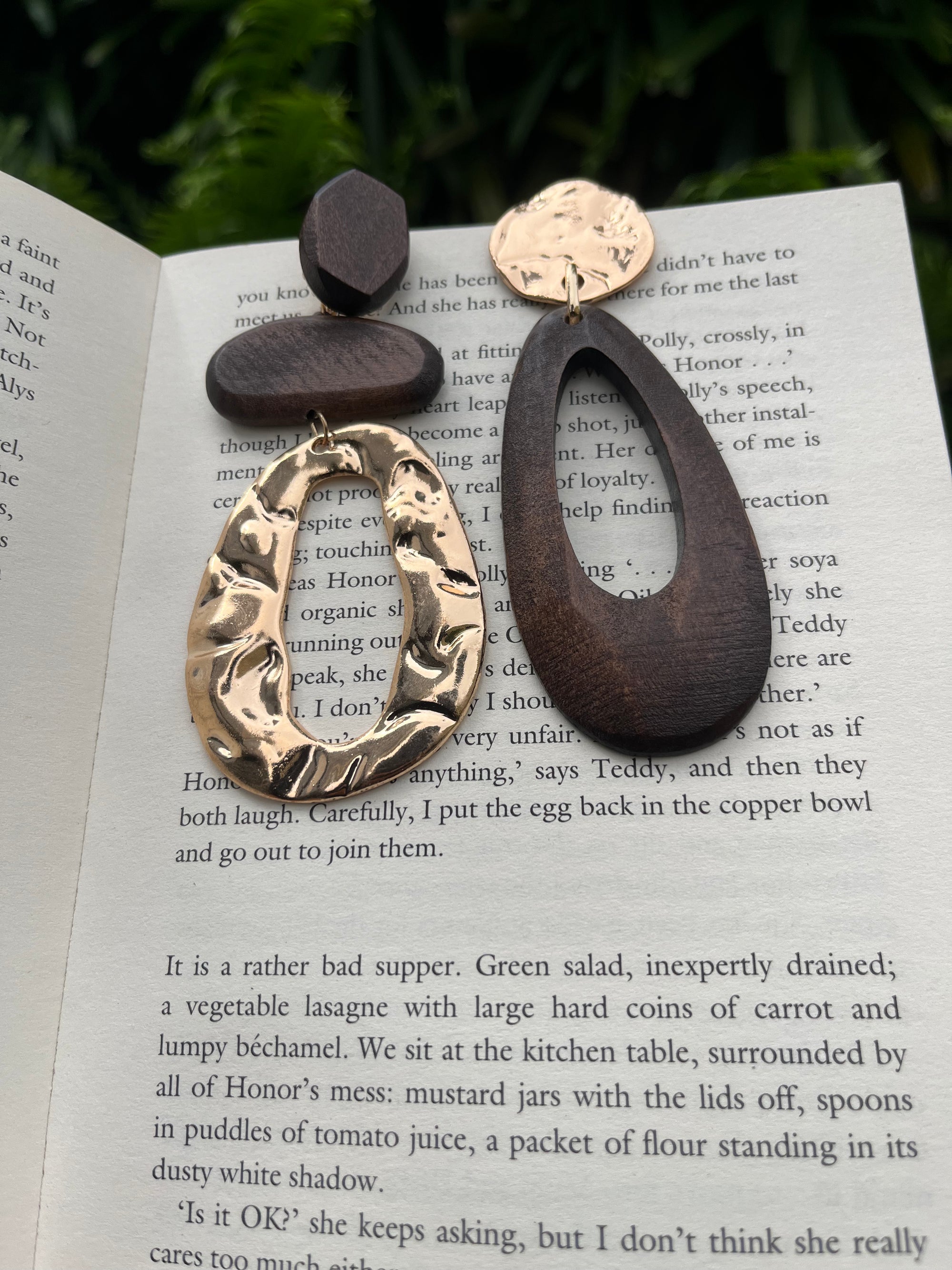 ELEKTRA WOODEN & GOLD EARRINGS
