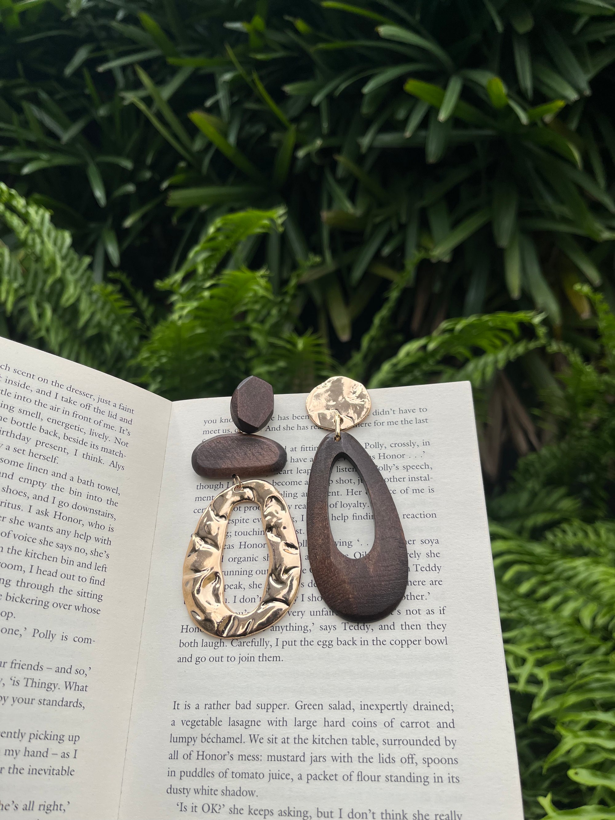 ELEKTRA WOODEN & GOLD EARRINGS