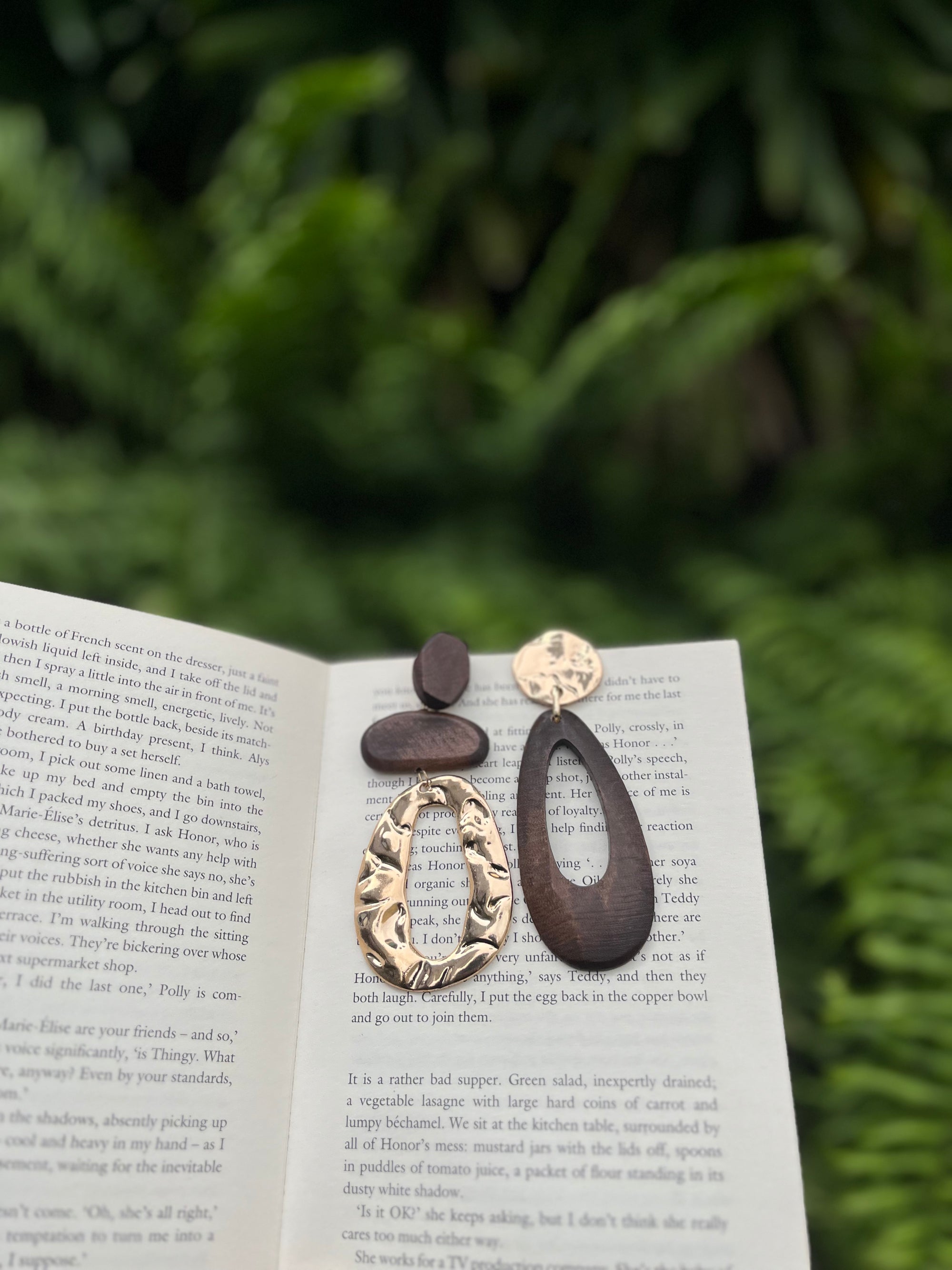 ELEKTRA WOODEN & GOLD EARRINGS