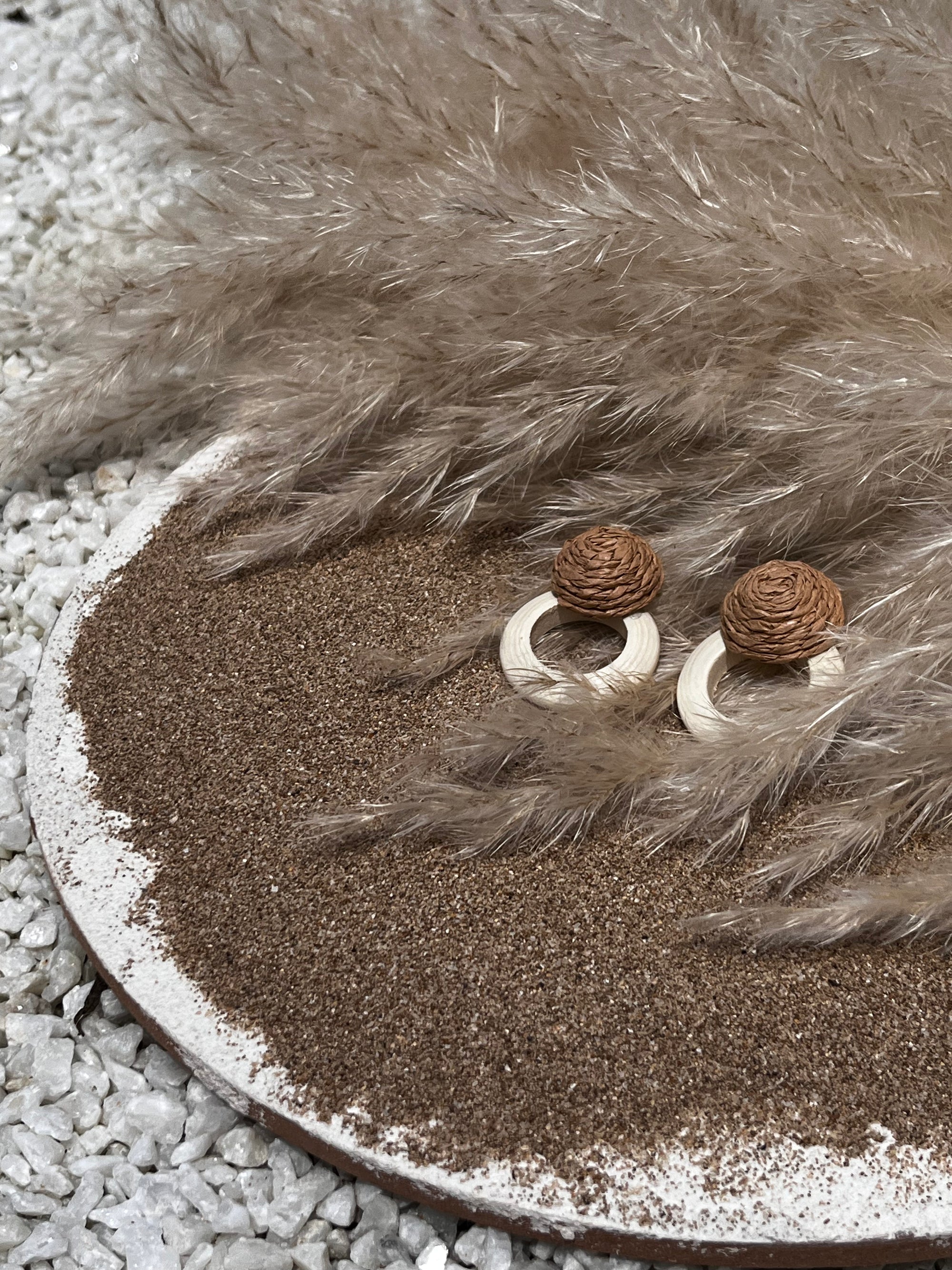 ZETA WHITE BROWN EARRINGS