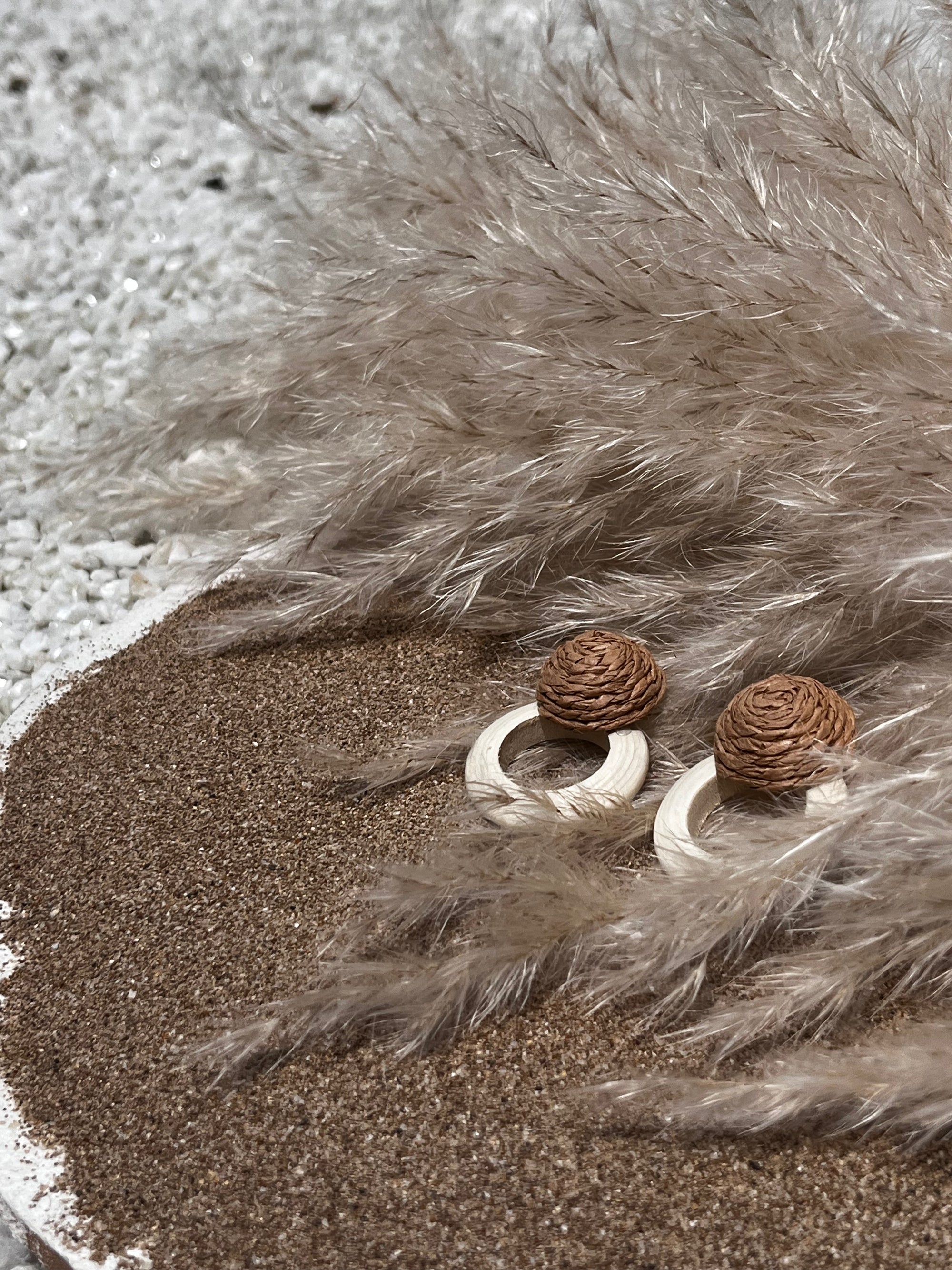 ZETA WHITE BROWN EARRINGS