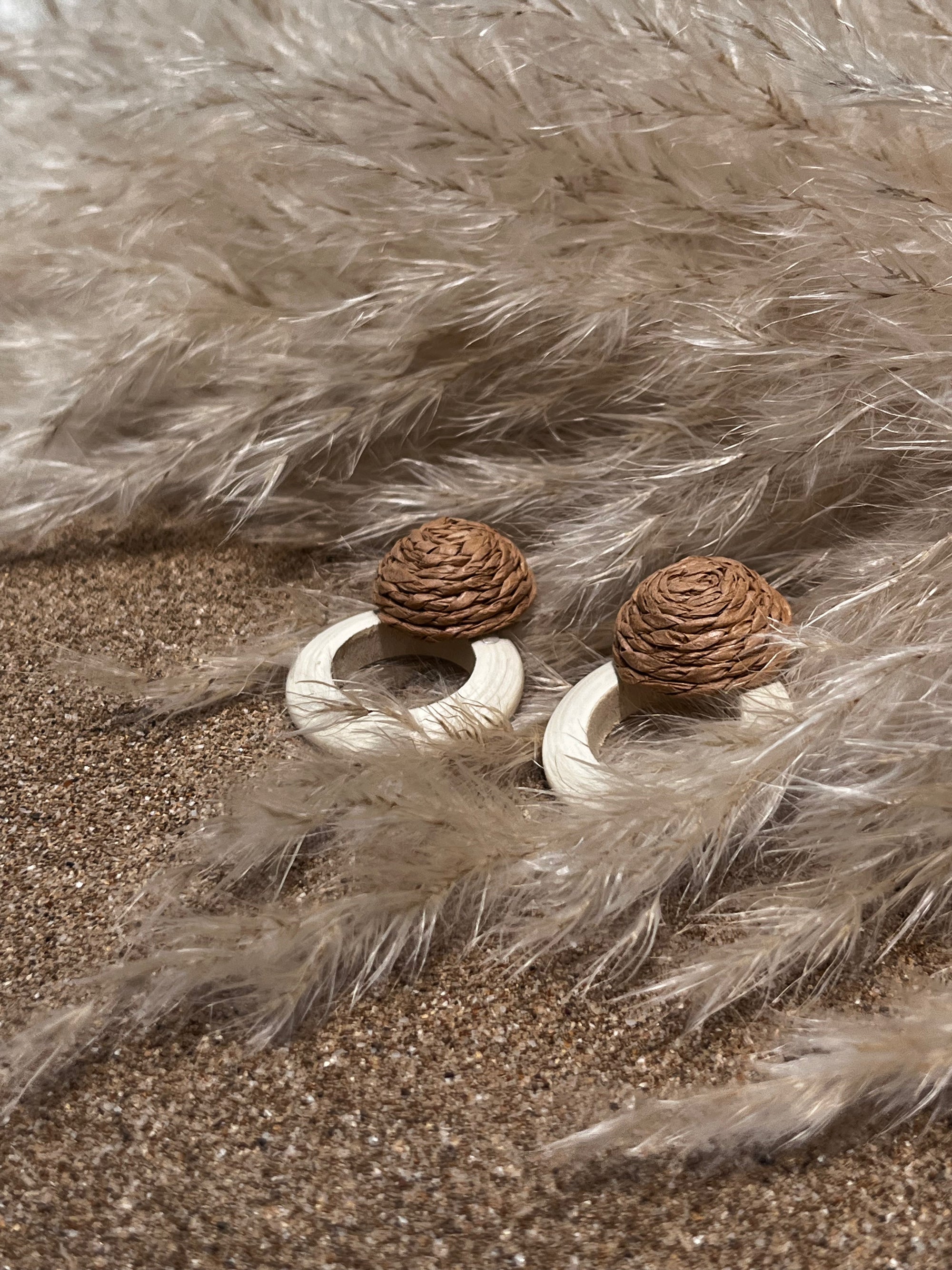 ZETA WHITE BROWN EARRINGS