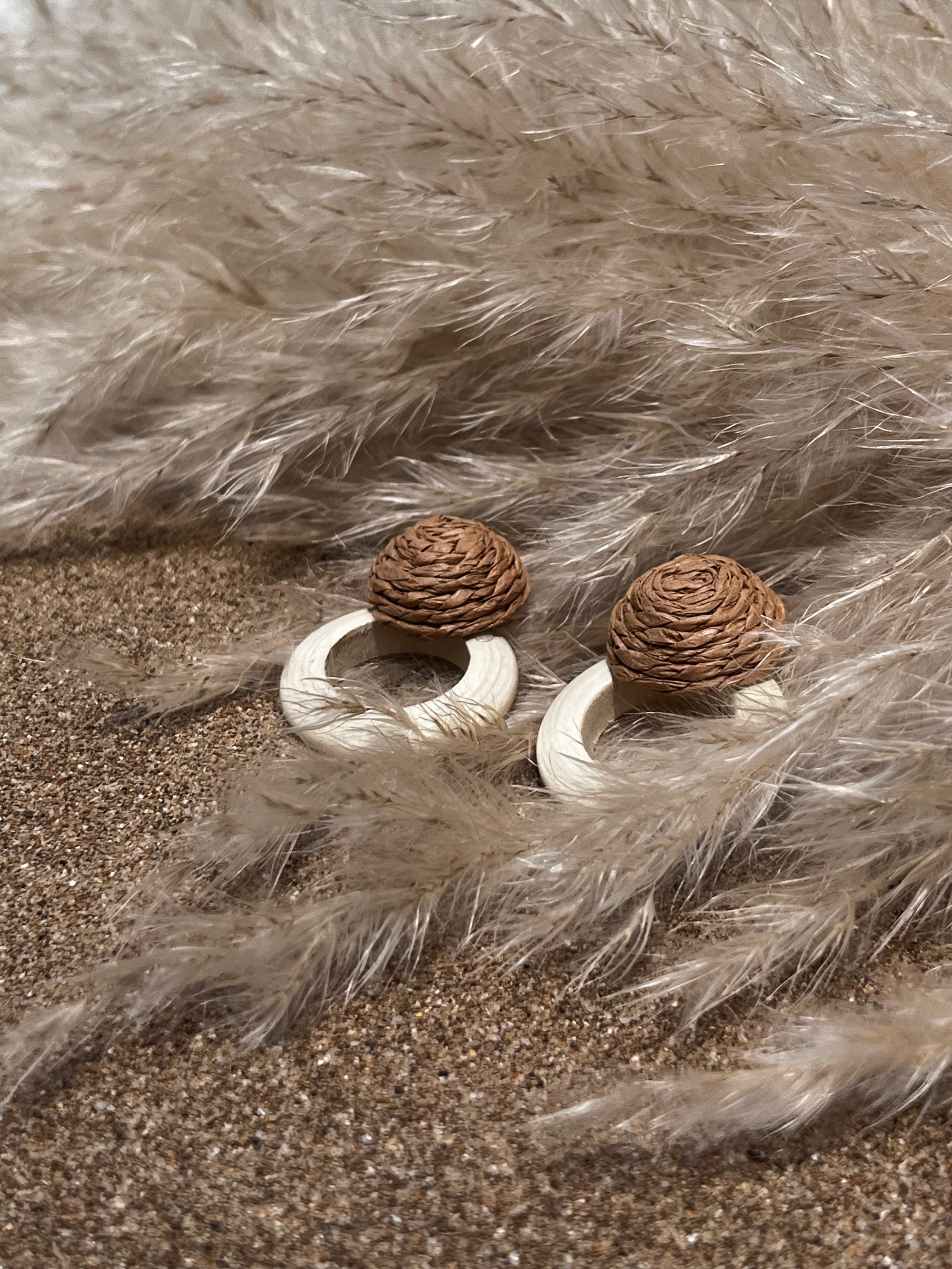 ZETA WHITE BROWN EARRINGS