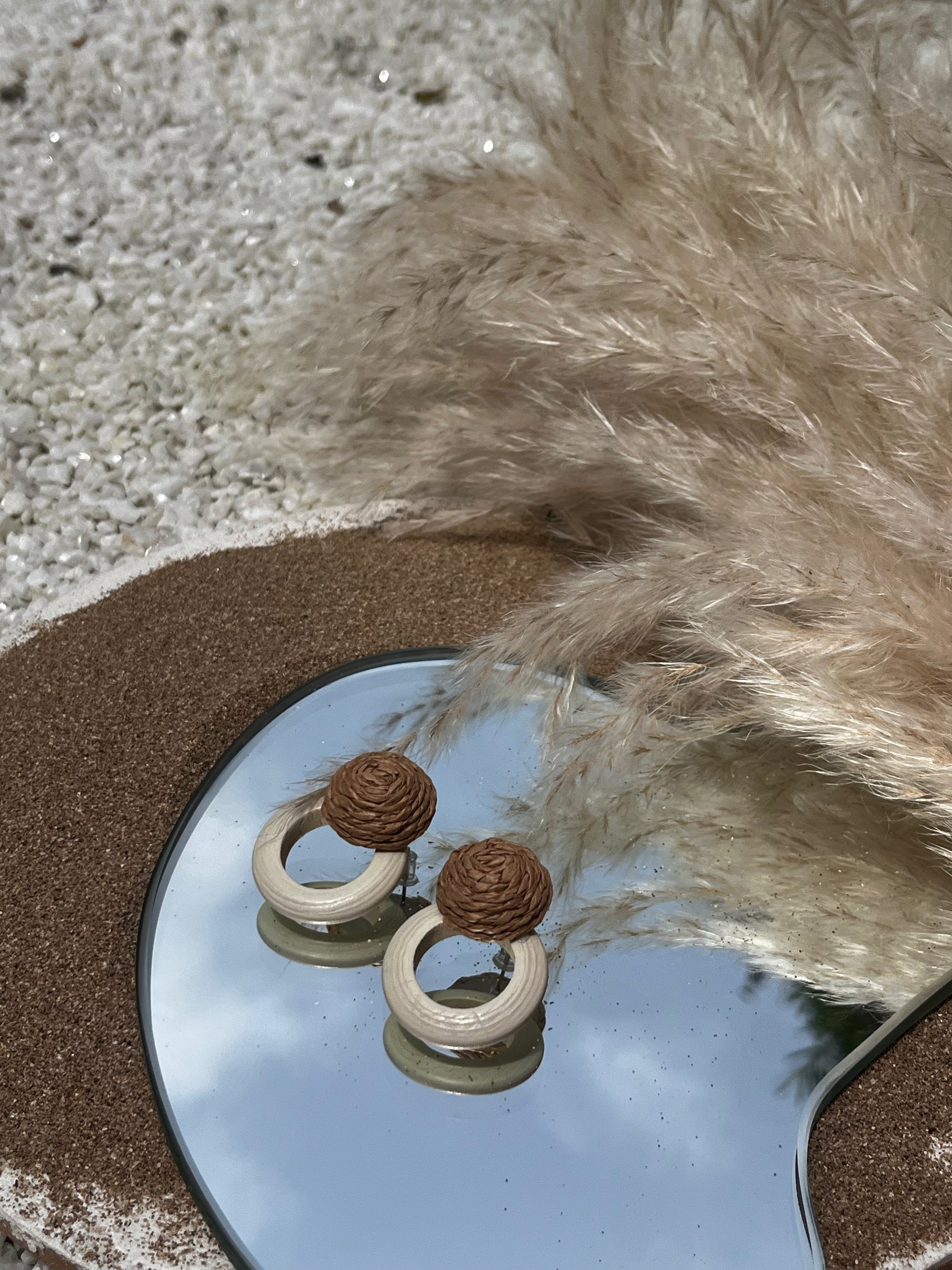 ZETA WHITE BROWN EARRINGS