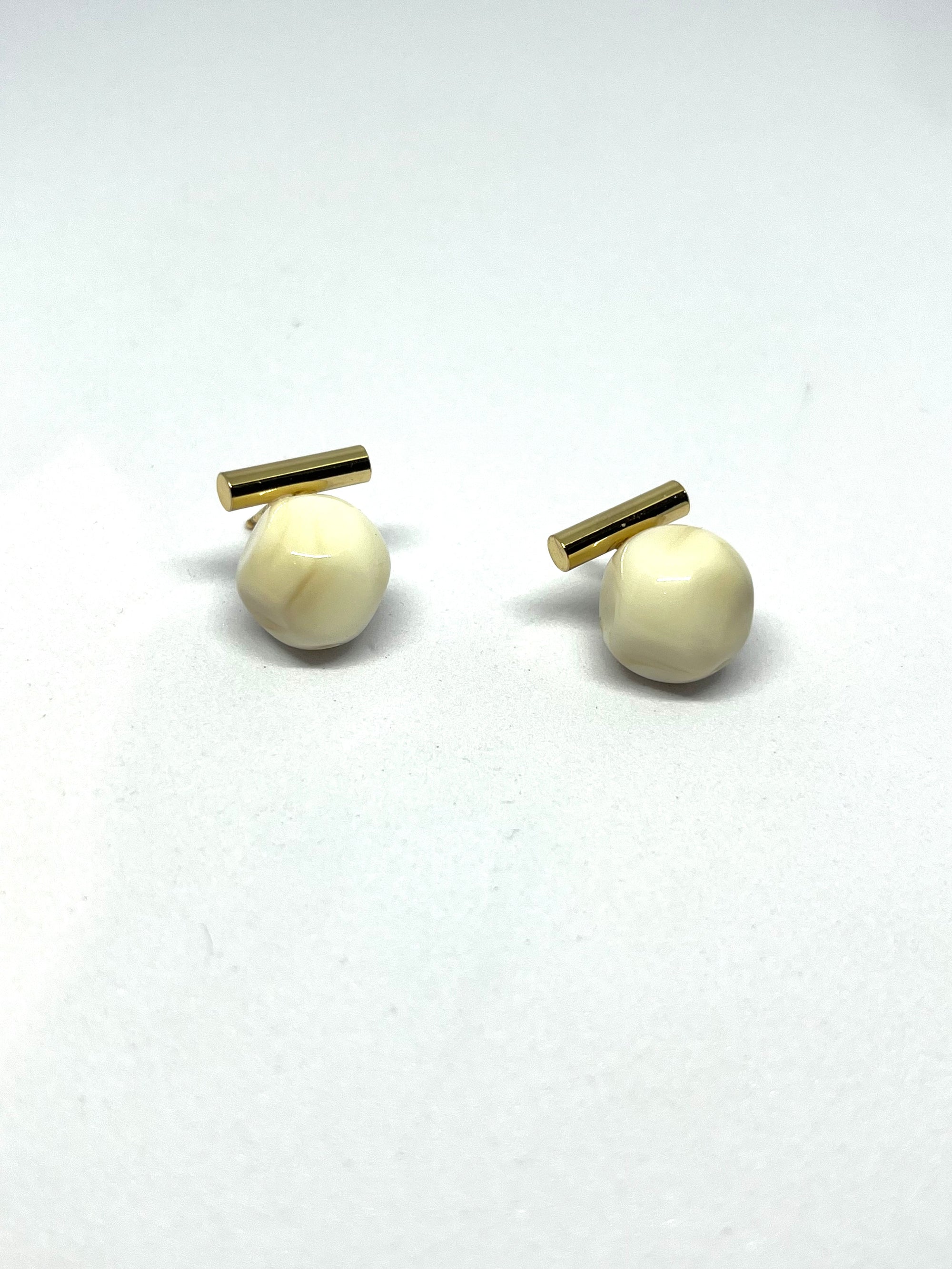 NEAERA WHITE EARRINGS