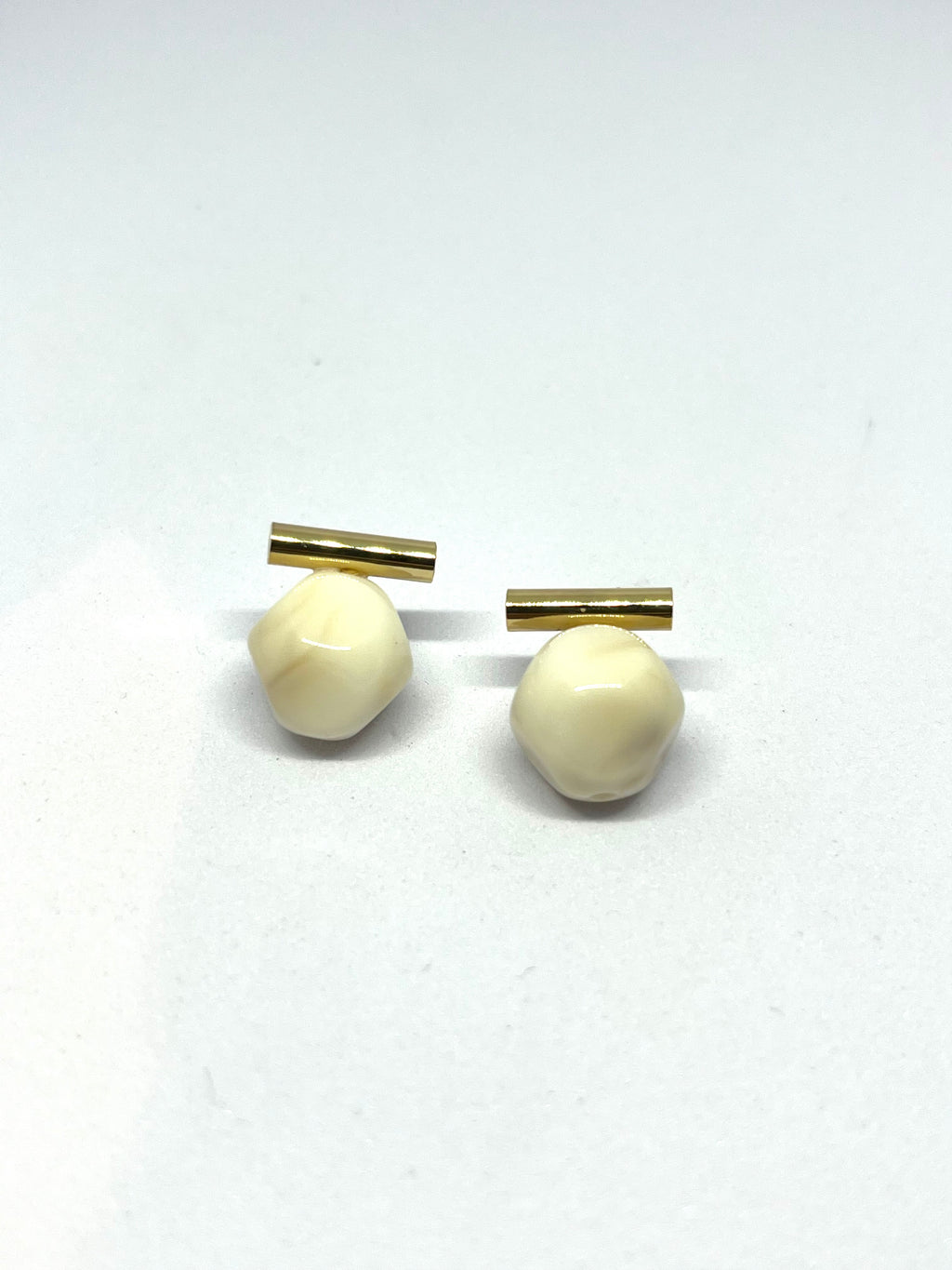 NEAERA WHITE EARRINGS