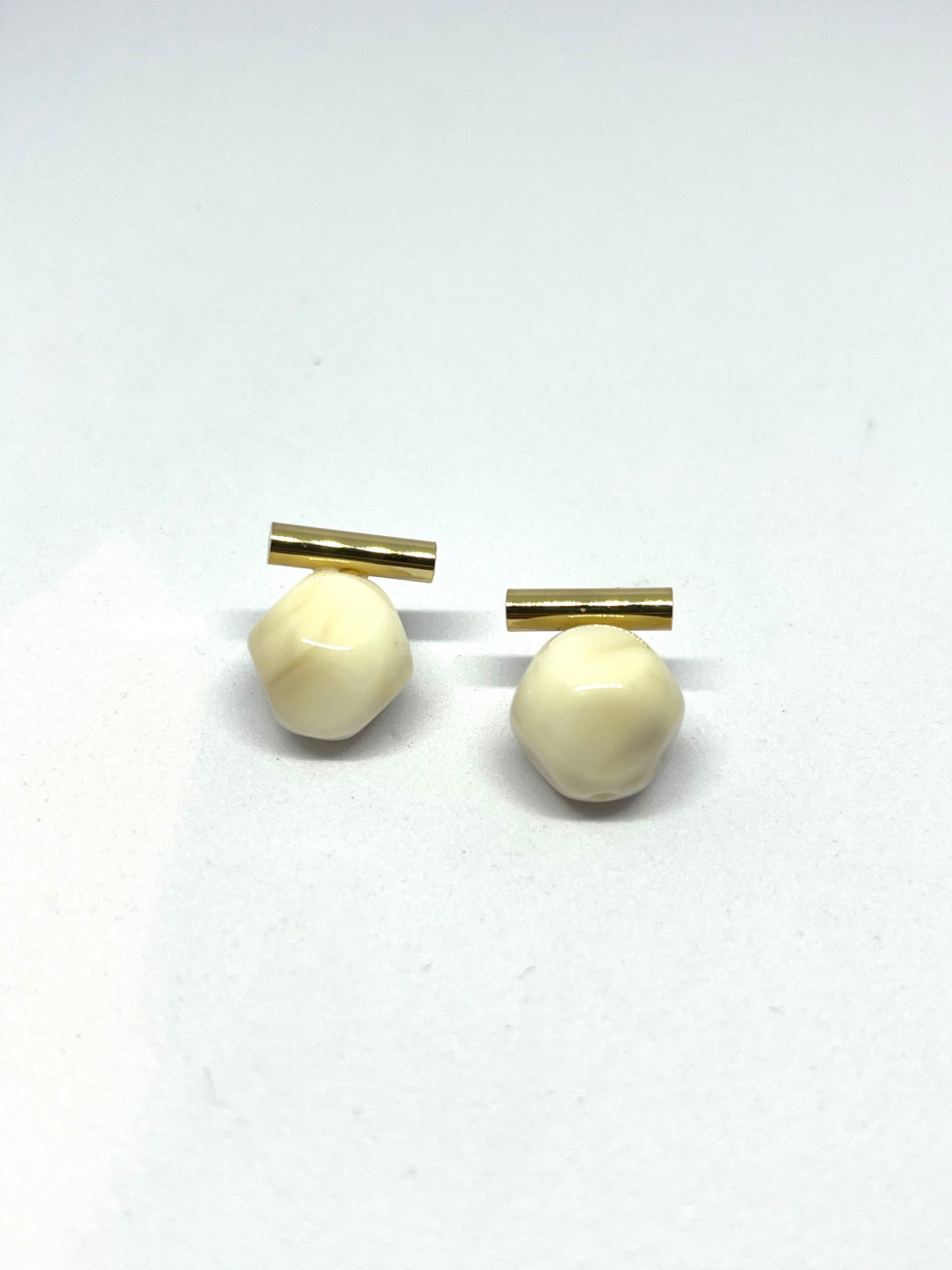 NEAERA WHITE EARRINGS