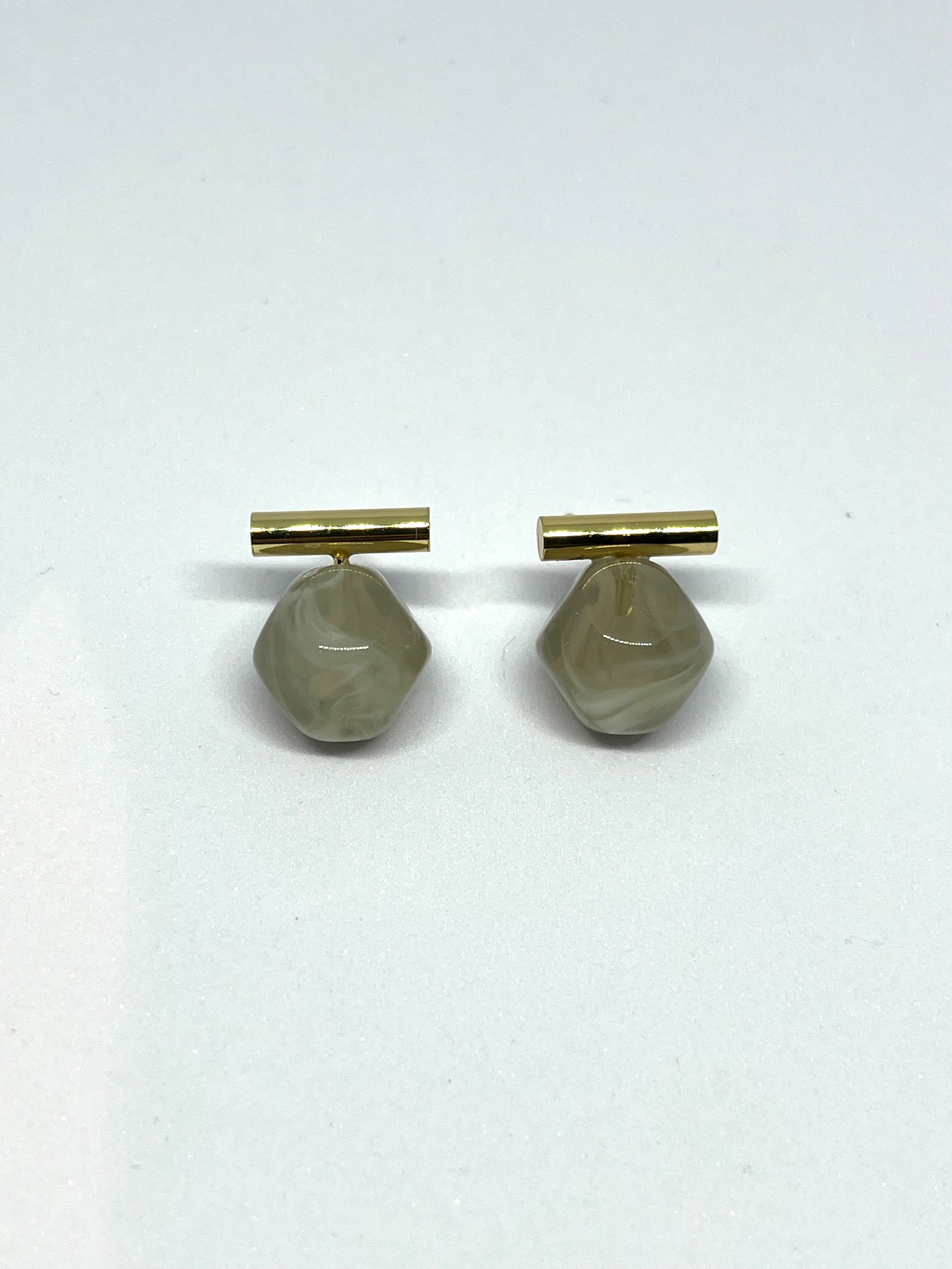 NEAERA GREY EARRINGS