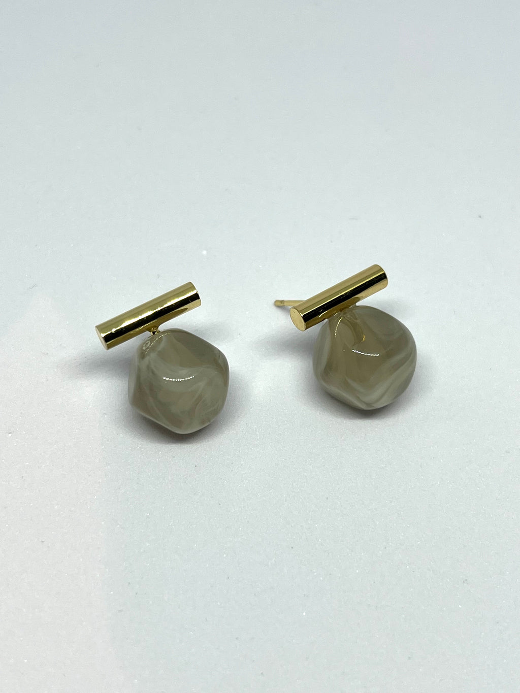 NEAERA GREY EARRINGS