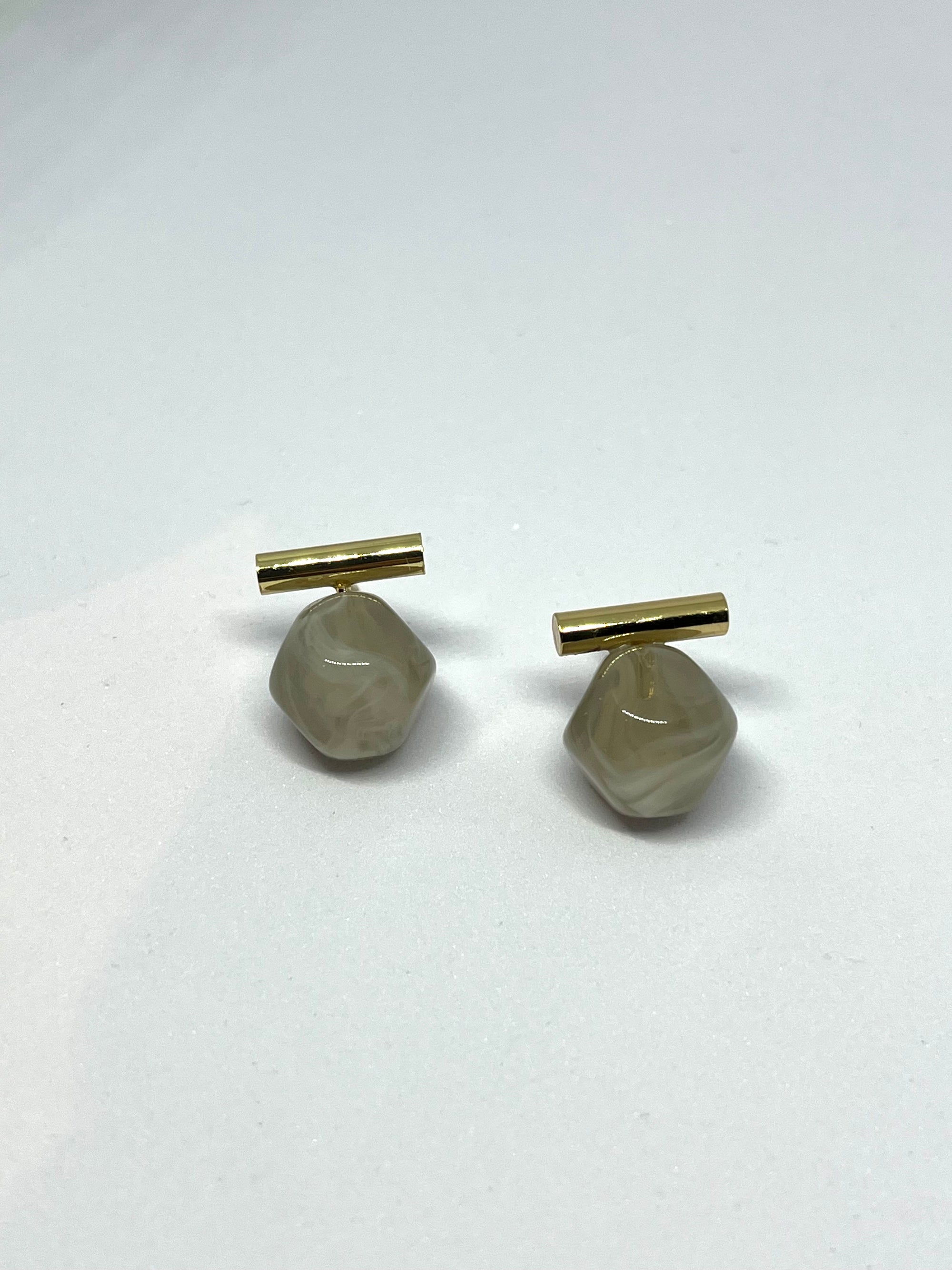 NEAERA GREY EARRINGS