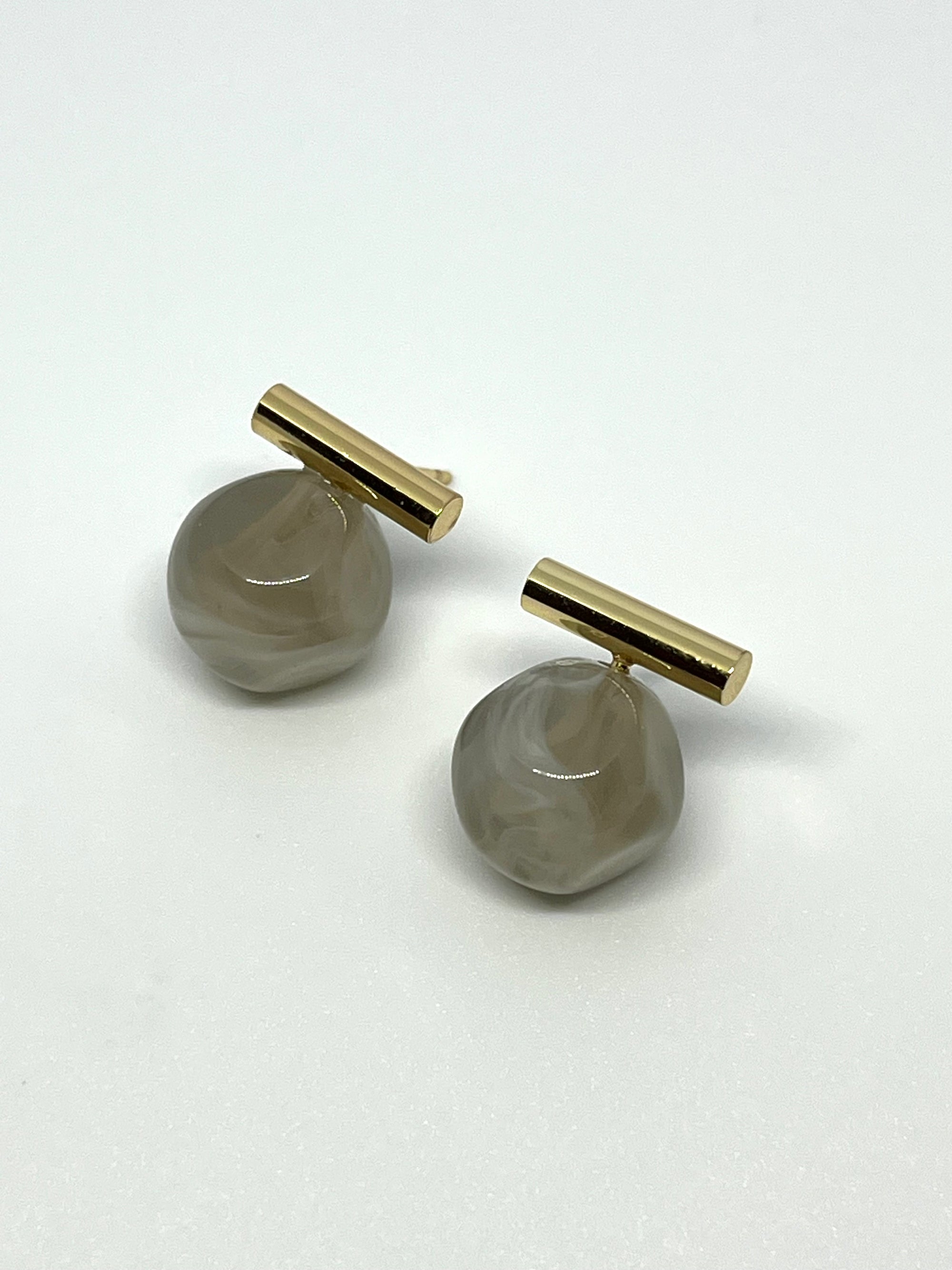 NEAERA GREY EARRINGS