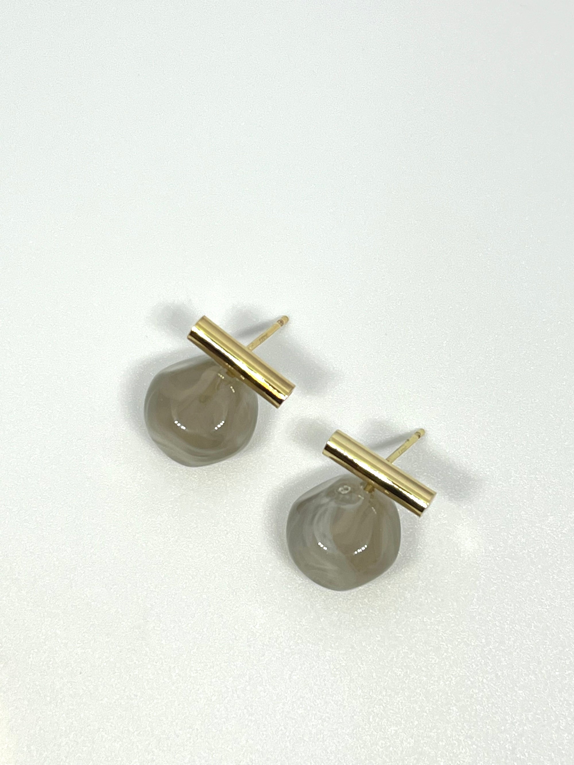 NEAERA GREY EARRINGS