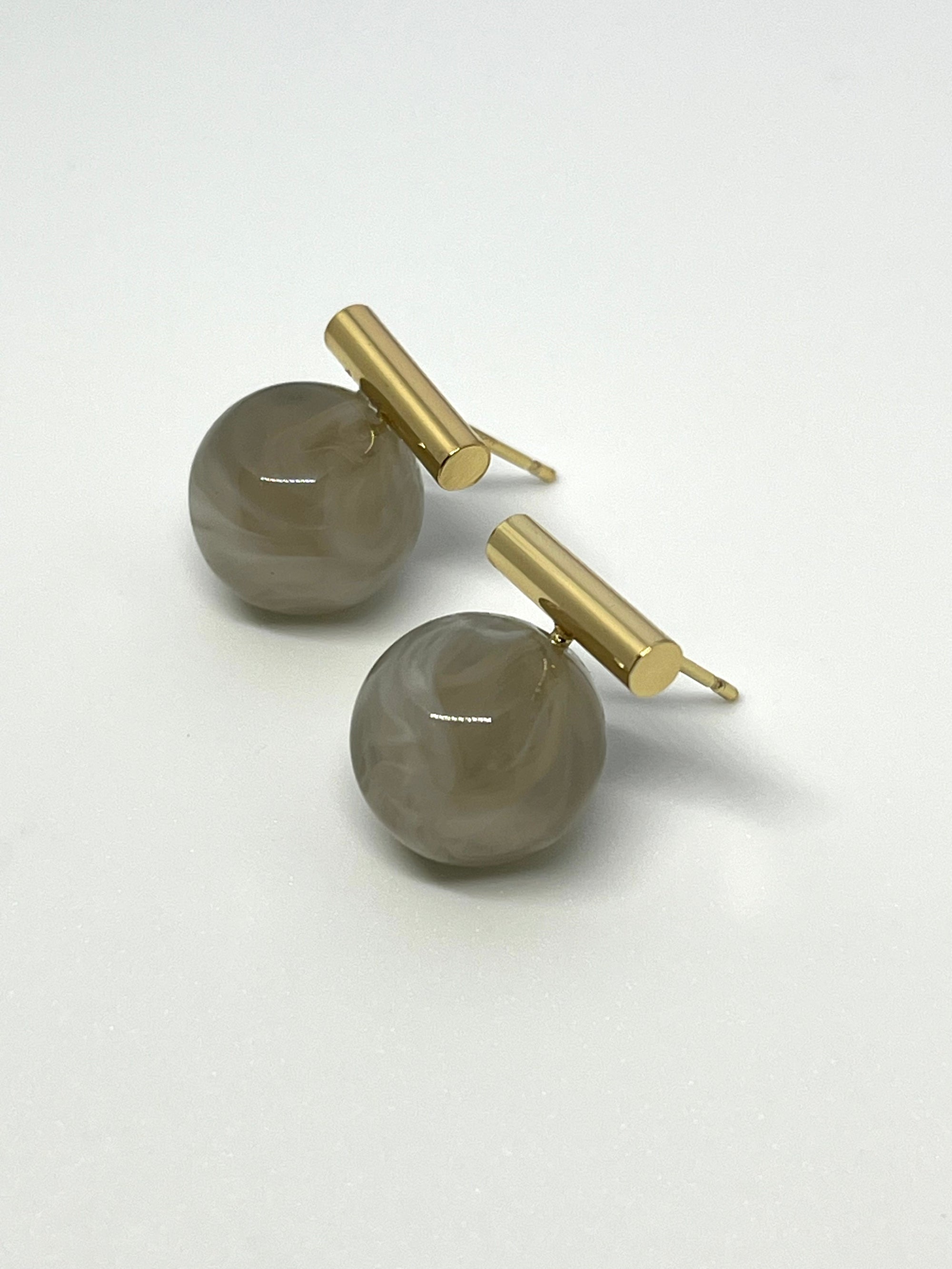 NEAERA GREY EARRINGS