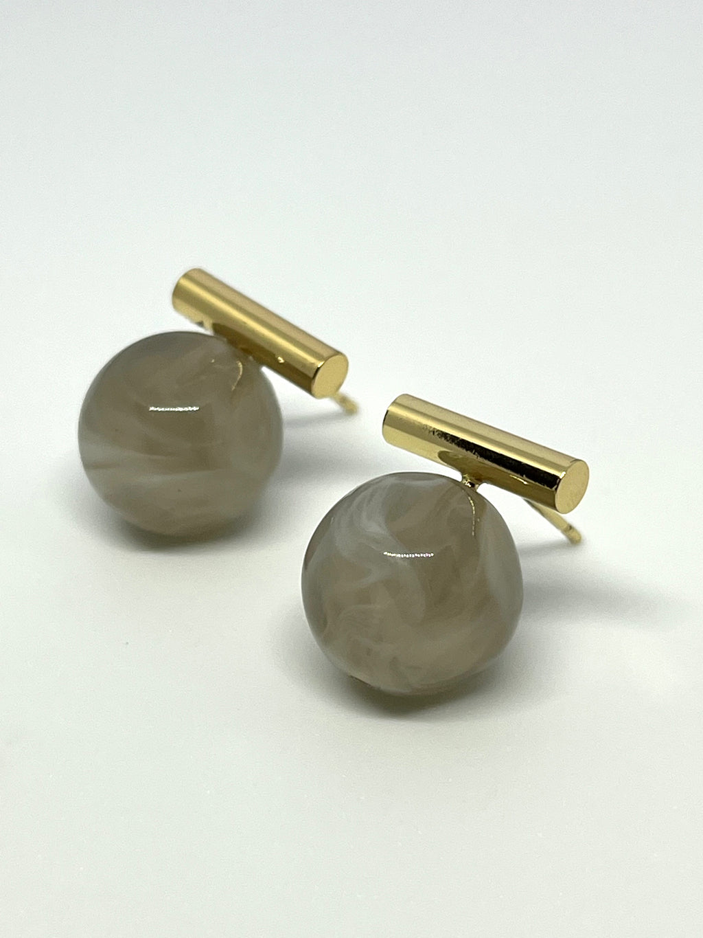 NEAERA GREY EARRINGS