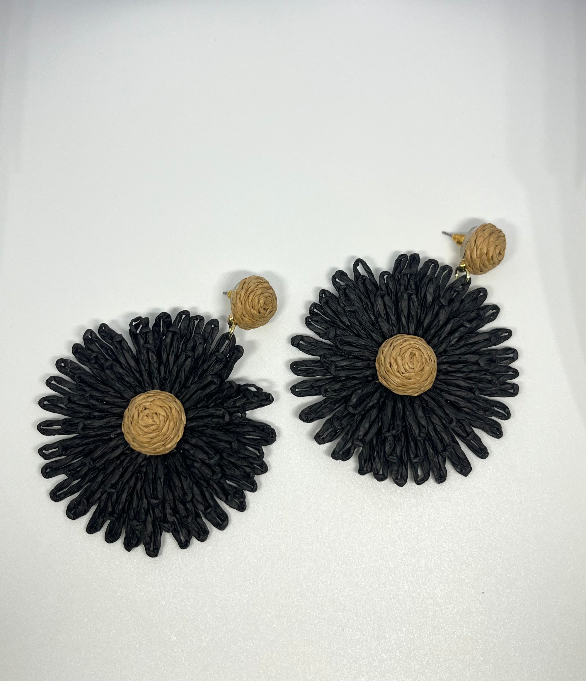 HELIOS BLACK EARRINGS